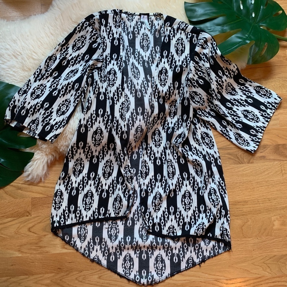 Studio Y Boutique Bohemian Vacation Swim Cover Up Tribal Kimono S/M